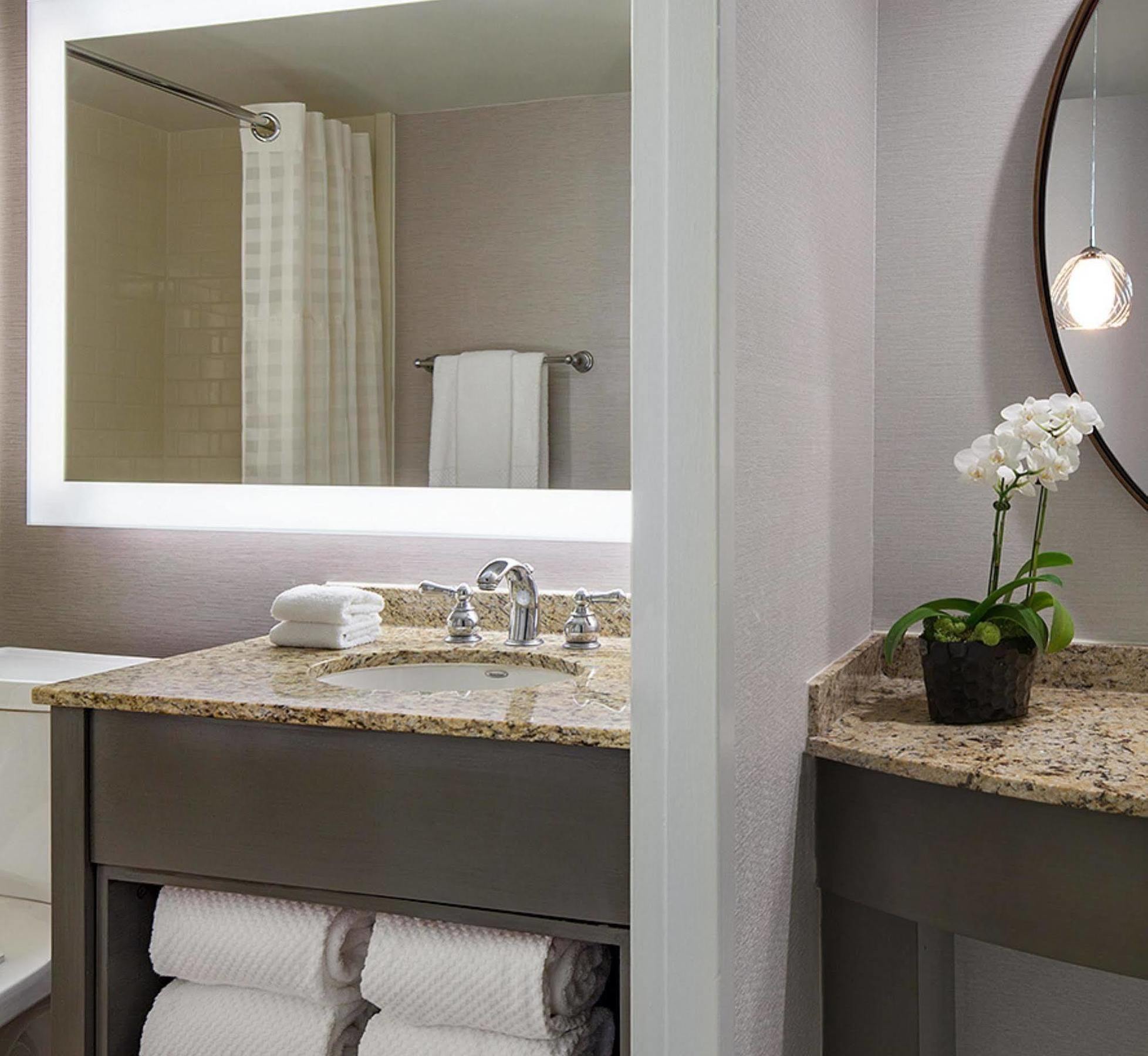 Embassy Suites Philadelphia - Center City Екстер'єр фото