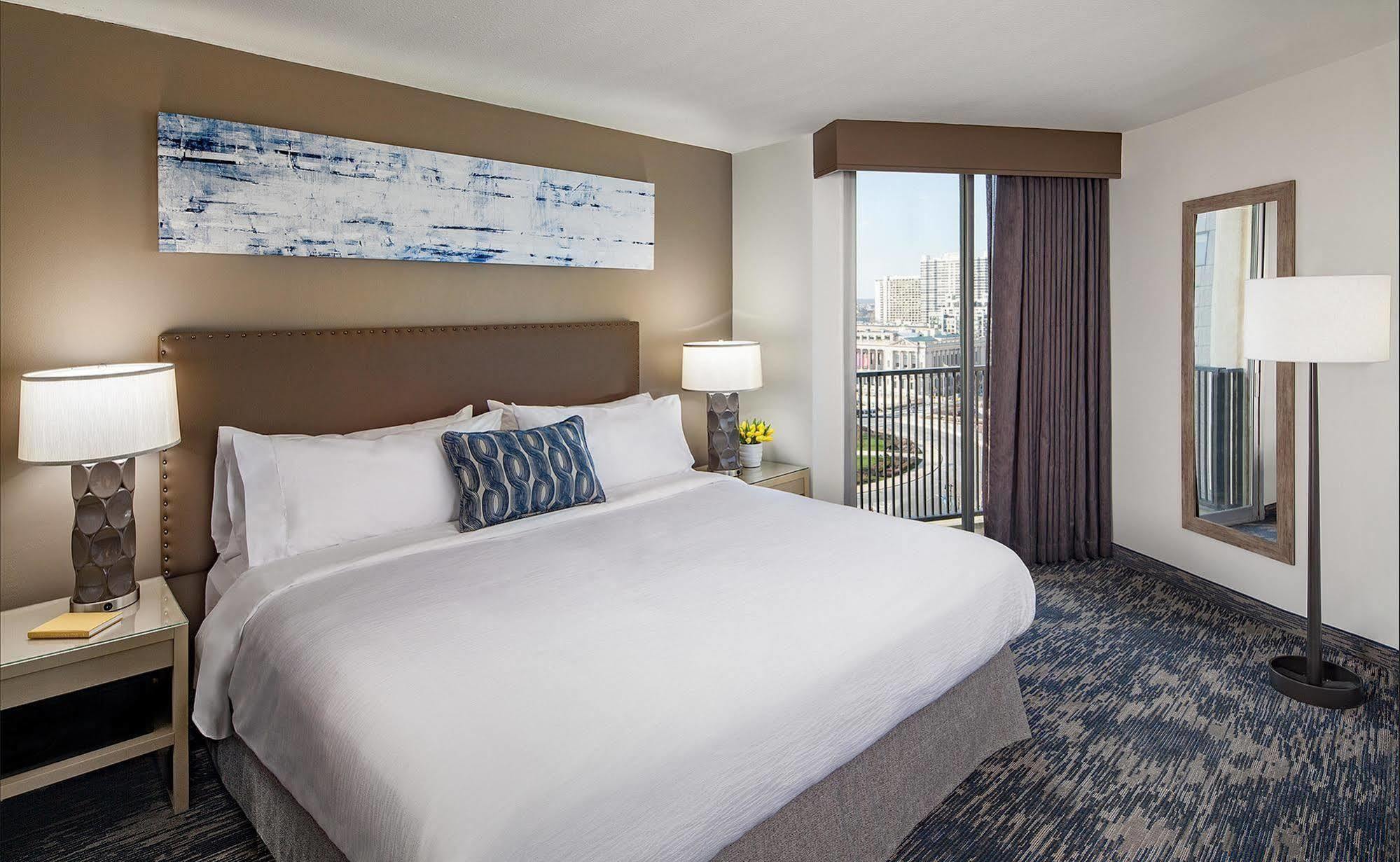Embassy Suites Philadelphia - Center City Екстер'єр фото